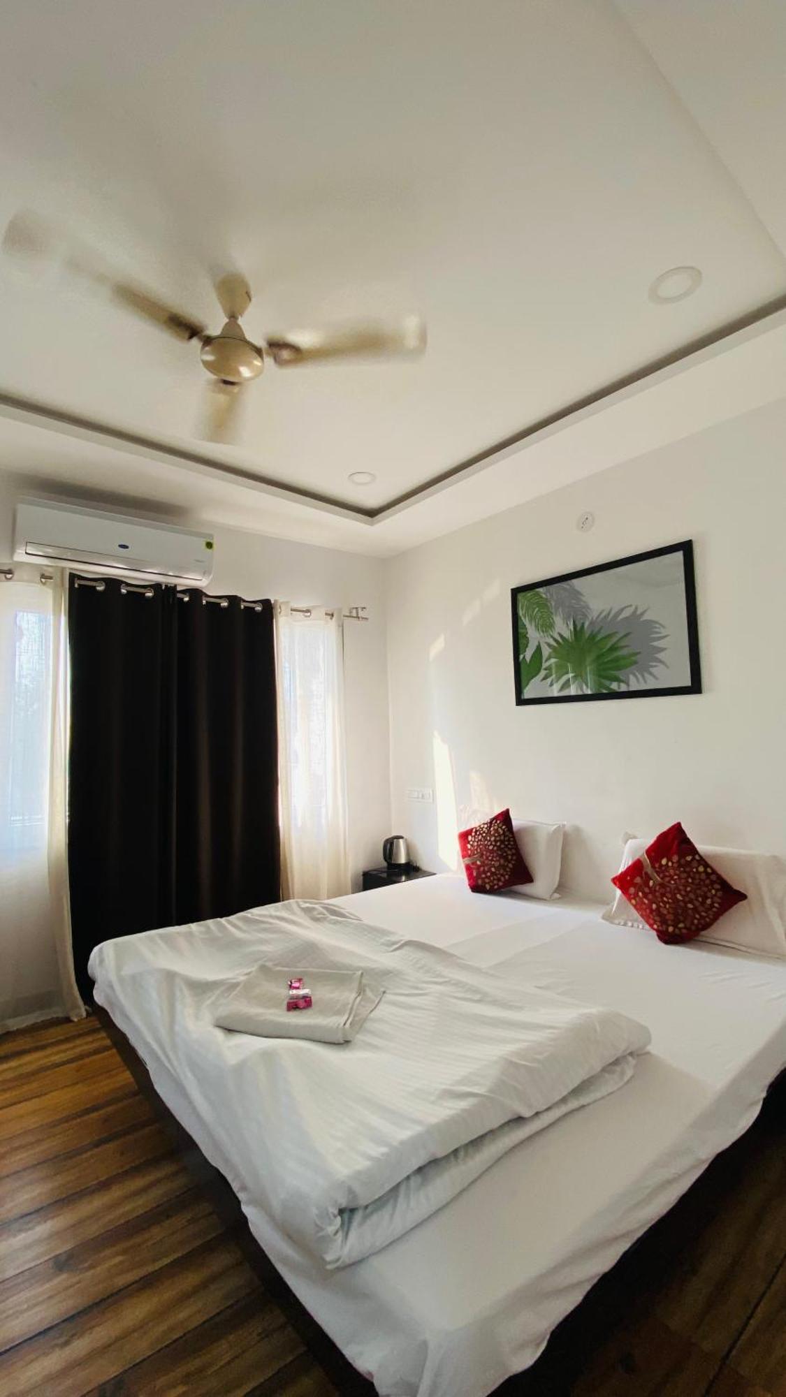 Hotel Lake Star อุเดเปอร์ ภายนอก รูปภาพ